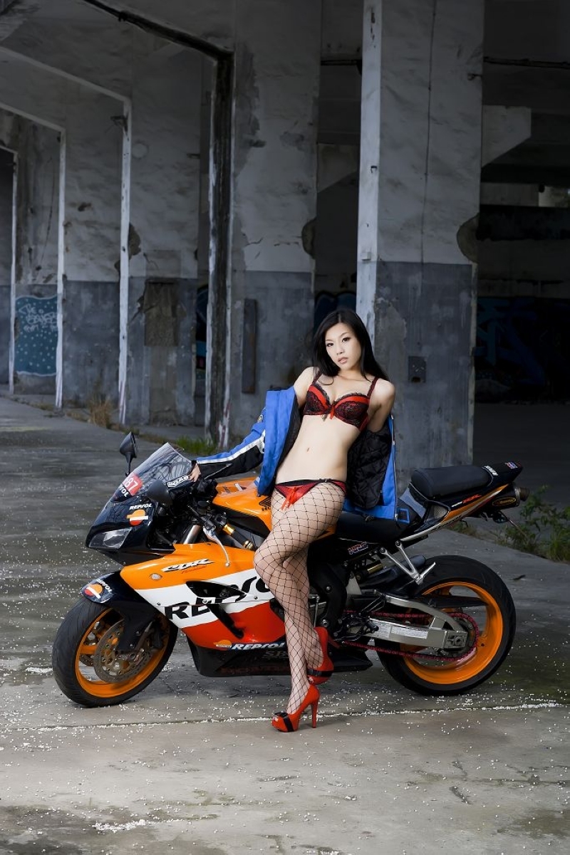 重机车比尼写真美女  [凱渥@ Lina]